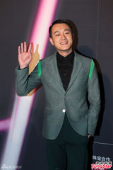 姚晨露背装秀性感 范冰冰否认收婚戒称自备(图)