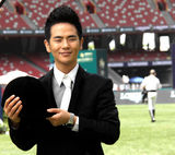 组图：张晓龙化身高贵骑士 造型高贵庄重