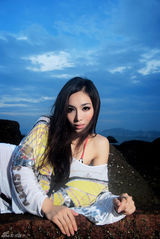 组图：张纪中“张女郎”樊锦霖海滩内衣野性照曝光