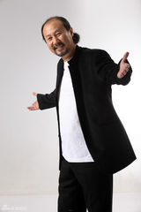 组图：腾格尔换装写真不卖萌 展最炫民族大叔风