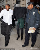 组图：林赛缓刑期间夜店斗殴 N度“进局”无脸见人