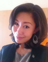 组图：54岁汤镇业4岁双胞胎女儿近照曝光