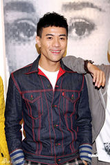 幻灯图集：方力申开画廊众星捧场 陈慧琳等助阵