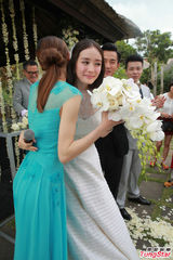 组图：杨幂刘恺威完婚 新娘现场洒泪新郎帮擦