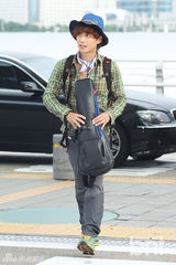 组图：韩星韩恩贞等《丛林的法则》成员赴非洲