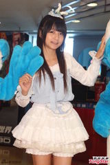 组图：14岁许雅涵获封宅男女神 玩女仆清纯诱惑