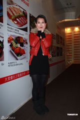 组图：黄宗泽胡杏儿昔日台前幕后甜蜜恩爱