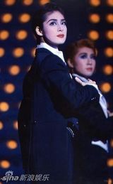 组图：天海佑希46岁生日 宝冢男角剧照大放送