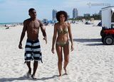 幻灯图集：科特迪瓦中场卡劳和女友迈阿密海滩戏水