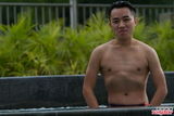 组图：王祖蓝泳池半裸 领八模跳停雨舞