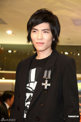 组图：萧敬腾首拍电影很享受 被网友山寨照片很淡定