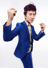 组图：高梓淇时尚写真彰显暖男雅痞风