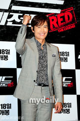 组图：李秉宪出席电影《赤焰战场2》韩国首映