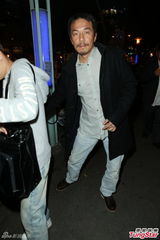 组图：陆川戴立忍曾宝仪等现身张震婚礼