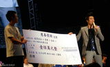 组图：王力宏上海个唱落幕 为雅安祈福捐款百万