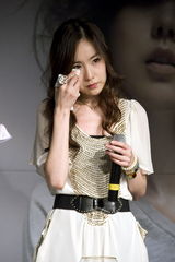 幻灯图集：简美妍生日纪念粉丝见面会 感动落泪