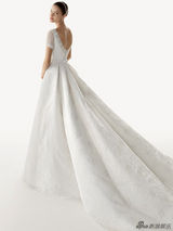 组图：超模芭芭拉唯美婚纱写真 典雅纯净秀美背