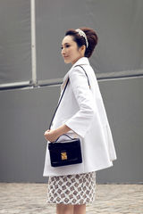 组图：吴佩慈透视绿裙亮相巴黎时装周收官秀