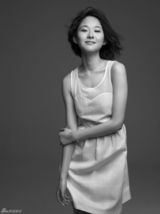 组图：刘滢黑白写真恬静纯真自然流露