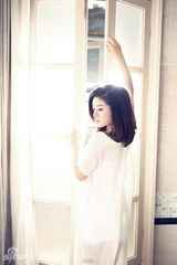 组图：丁爽冬季慵懒写真曝光 秀香肩美腿