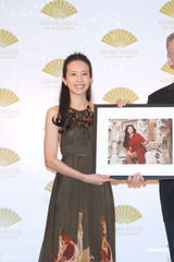 组图：莫文蔚暑假英国陪老公 直言无生育计划