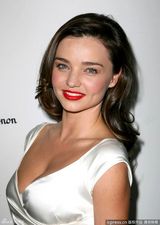 高清组图：《W》杂志金球奖派对米兰达爆乳亮相