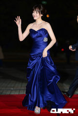 组图：大钟奖颁奖红毯 林秀晶宝蓝裙华丽亮相