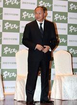 高清图：吴宇森访韩记者会 无敌者导演出席