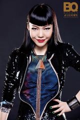 组图：吴莫愁连登杂志封面 气场大片展自信之美