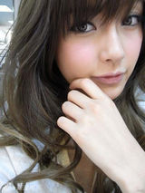 幻灯图集：Angelababy变胡须猛男 搞怪玩自拍