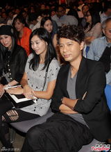 组图：李克勤助阵安全地带开唱 周慧敏现身捧场