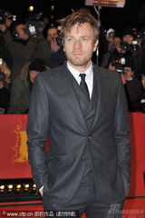 幻灯图集：《捉刀手》首映 准妈妈助阵布鲁斯南