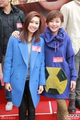 组图：王祖蓝预留咸鱼包赠女友 万绮雯厨神上身