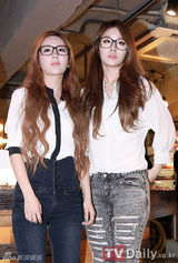 组图：T-ara清纯亮相粉丝签名会 白衬衫配仔裤