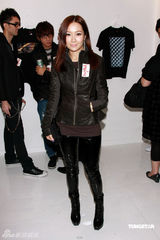 幻灯图集：阿Sa戴时尚礼帽 关心妍喝中药准备生子 