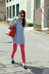 组图：张雨绮时髦靓搭秀春装引领时尚