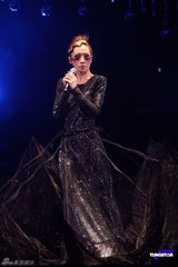 组图：关心妍个唱舞台美轮美奂 亲友老板皆捧场