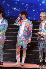 组图：SHINee台北热力开唱 劲歌热舞high不停