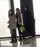 组图：李咏全家看艾薇儿个唱 女儿穿黑丝显成熟