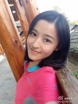 组图：央视新晋美女主播网络走红 生活照曝光