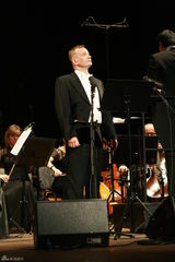 高清图：陕北民歌唱响欧洲 郝歌RNB曲风演绎