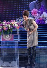 组图：海清潮装亮相盛典 获年度人物压轴大奖