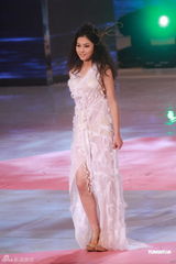 组图：辽宁佳丽夺亚姐冠军 比基尼展现完美身段