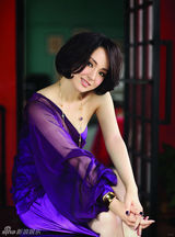 组图：封面女星董璇时尚变身 玩转贵气风范新造型