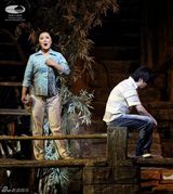 组图：《山村女教师》妇女节上演 感人至深引共鸣