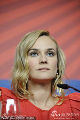 高清：《未知》发布会 黛安-克鲁格红裙娇艳受热捧