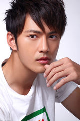 组图：人气偶像徐正曦登时尚杂志 展阳光帅气面