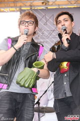 组图：MP魔幻力量签唱会 曝成员遭女粉丝抓下体