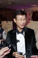 组图：汪明荃自曝叮嘱罗家英踢球小心感情深