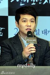 组图：洪京仁等亮相韩片《神派来的人》发布会